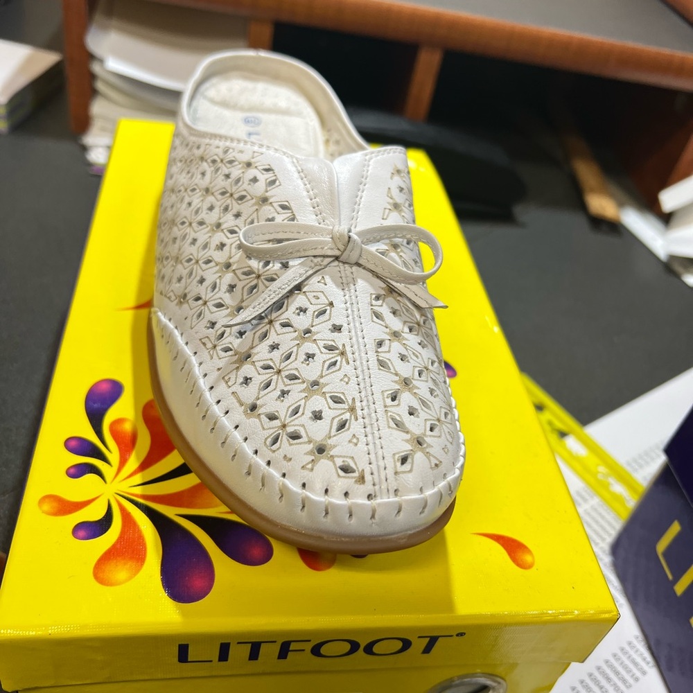 White comfortable shoes without back.